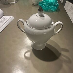 Wedgwood St Moritz Elegant White Sugar Bowl with Lid
